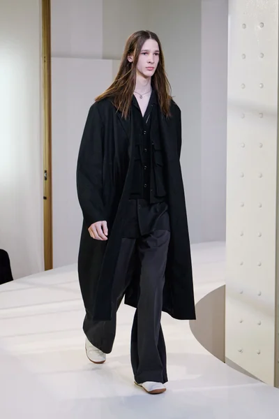 Look 28